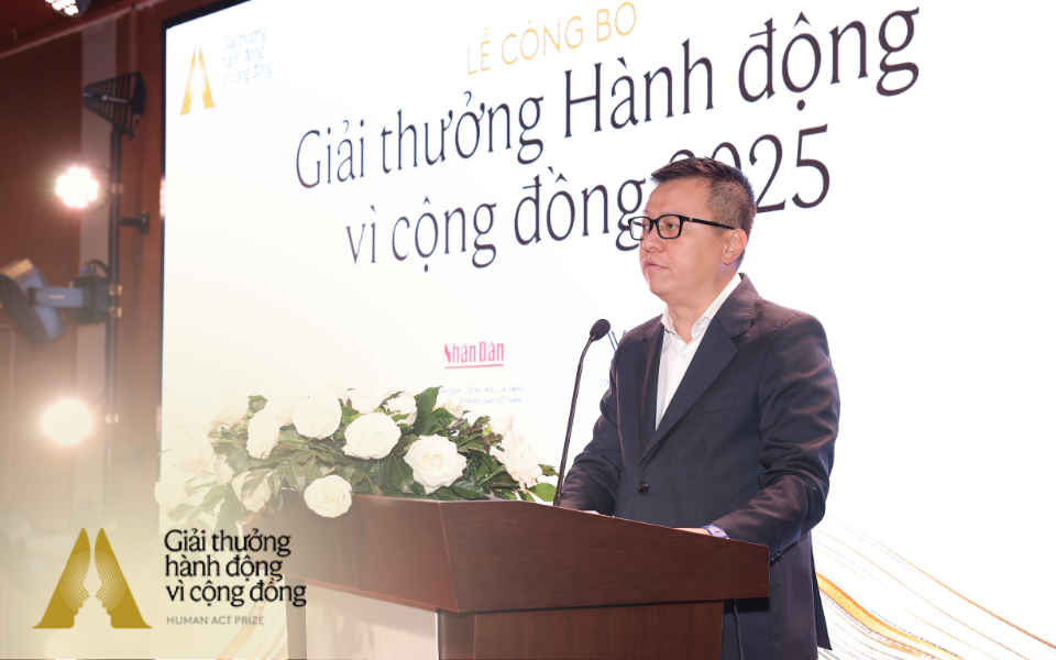 Hoa hậu Hà Trúc Linh rạng rỡ trong tà áo dài tại Human Act Prize 2025, bật mí một kế hoạch đặc biệt sắp tới- Ảnh 1.
