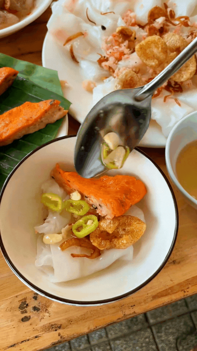 Quán bánh bèo - bánh nậm - bánh lọc 30 năm tuổi chuẩn vị Huế: Du khách thấy là thèm, người xa quê bỗng nhớ quê da diết!- Ảnh 14.