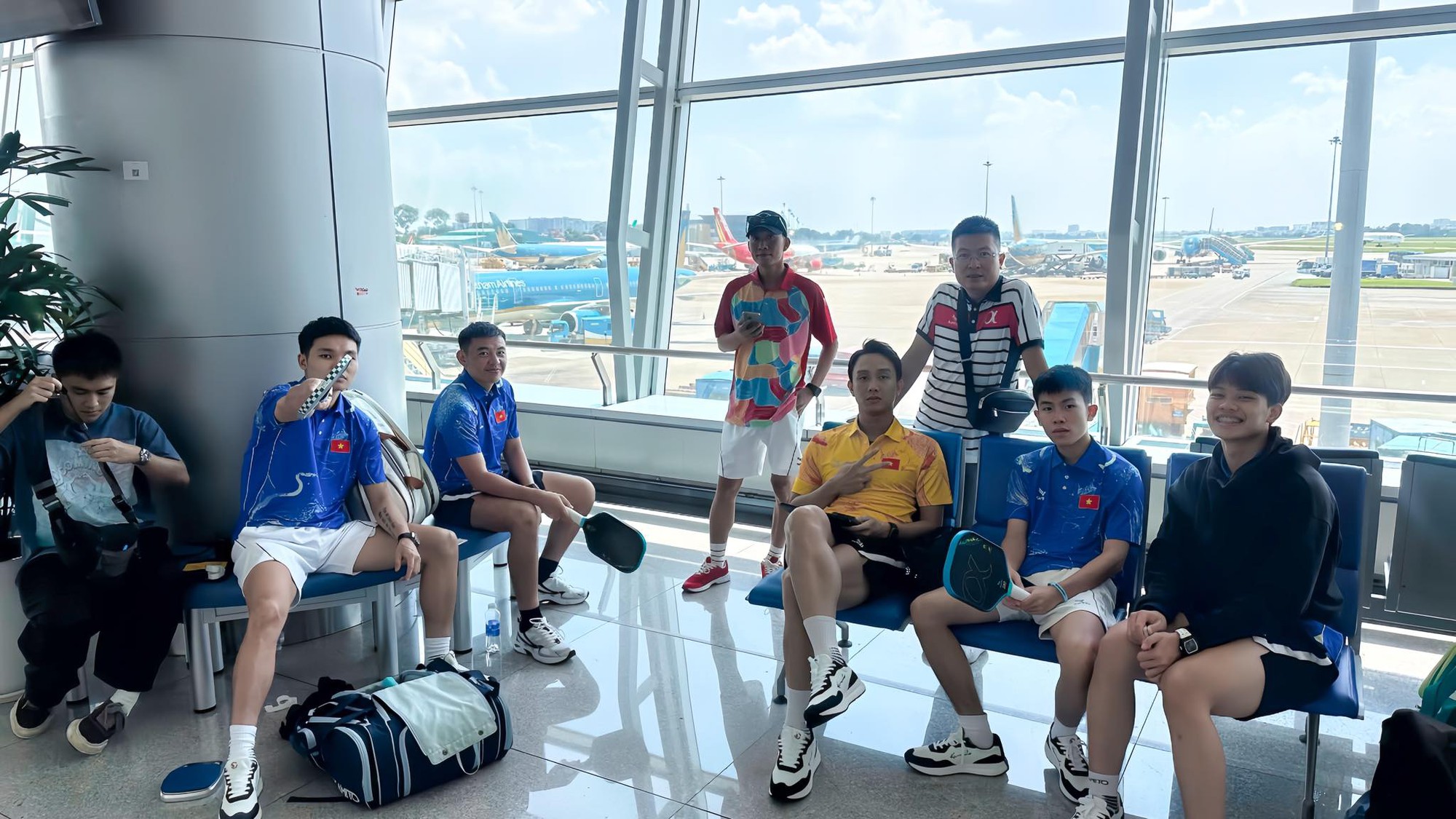 Đoàn Pickleball Việt Nam bị PPA Tour Asia thu hết vợt để làm điều này- Ảnh 1.
