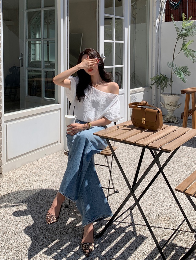 Mặc quần jeans cả tuần cũng không chán sau khi biết 10 cách phối đồ dễ ứng dụng này!- Ảnh 1.
