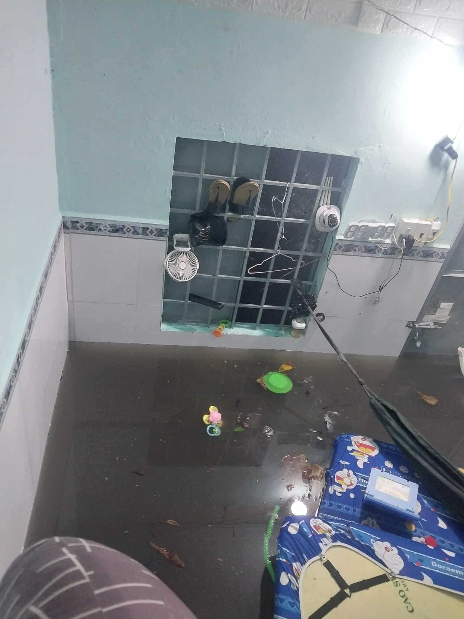 Nhiều nhà dân ở Đồng Nai chìm trong "biển nước", đường phố kẹt cứng- Ảnh 13.