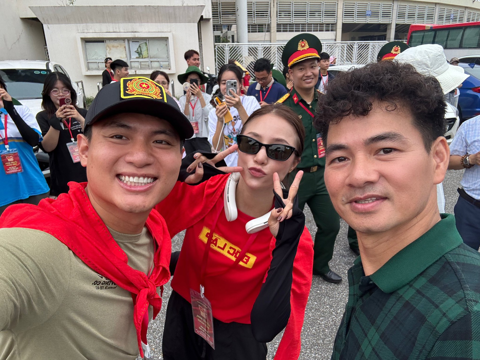 Điều đặc biệt không ngờ liên quan đến NSND Xuân Bắc - Salim - MC Khánh Vy trong buổi tổng hợp luyện diễu hành- Ảnh 2.