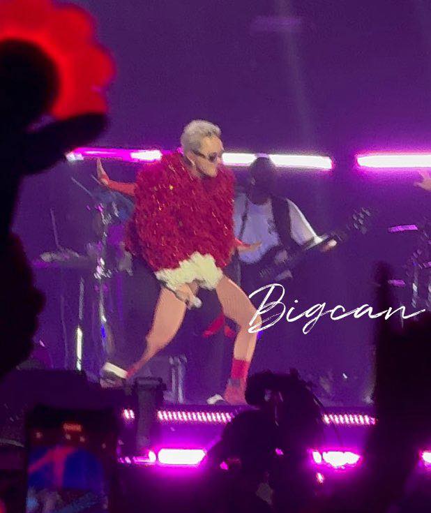 G-Dragon lộ nửa thân dưới một cách hớ hênh, 100 nghìn lượt xem cười cợt- Ảnh 1.