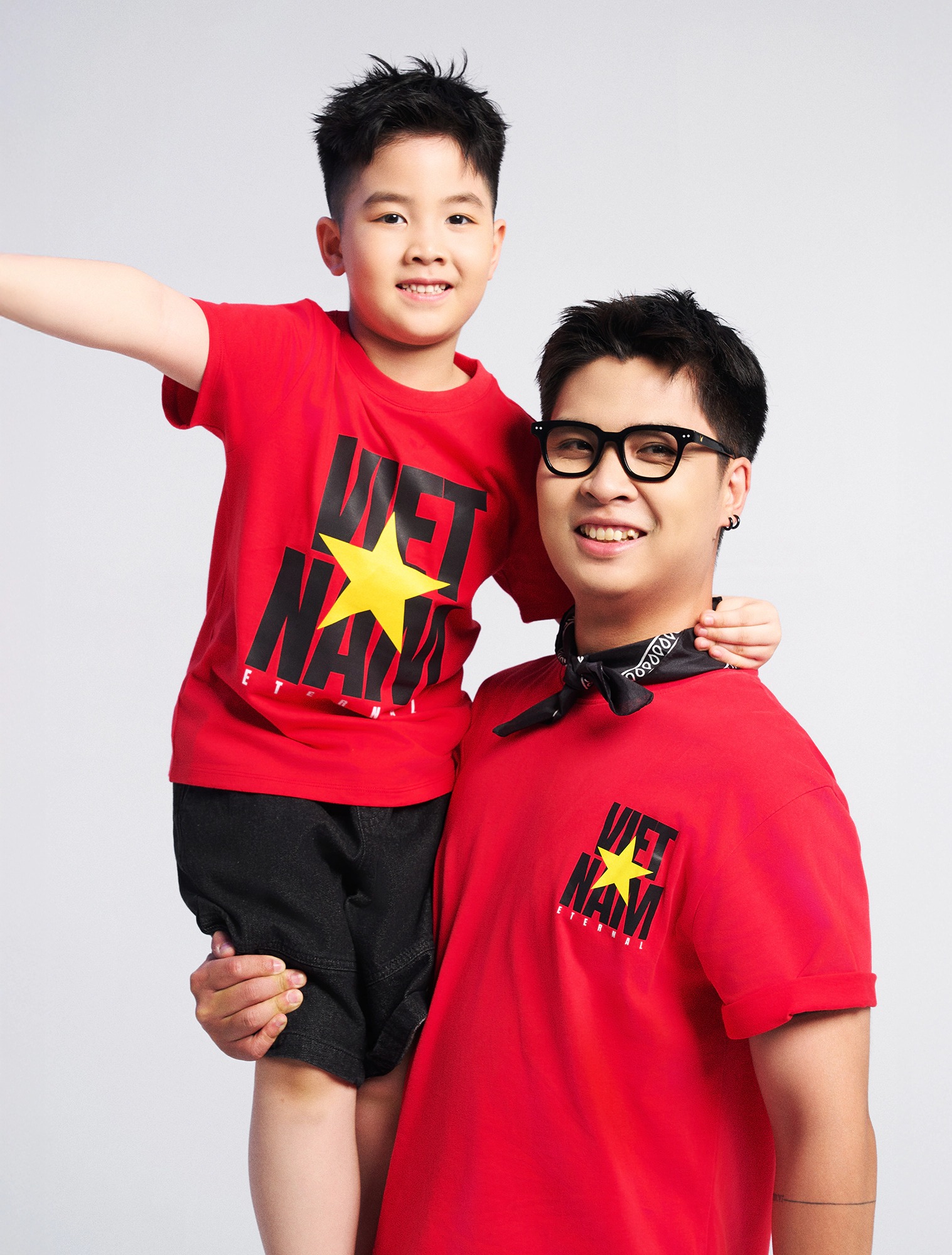 Đếm ngược Livestream Fandom Yêu Nước: Trọn bộ áo, mũ, khăn... rực rỡ tinh thần Việt, ngập tràn deal hot chờ bạn 