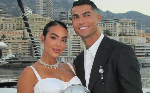 Ronaldo gây tranh cãi với màn cầu hôn xa xỉ bậc nhất thế giới- Ảnh 3.