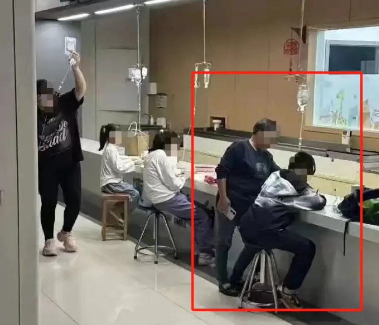 Kh&ocirc;ng tin nổi cảnh n&agrave;y lại xuất hiện ngay trong bệnh viện- Ảnh 1.