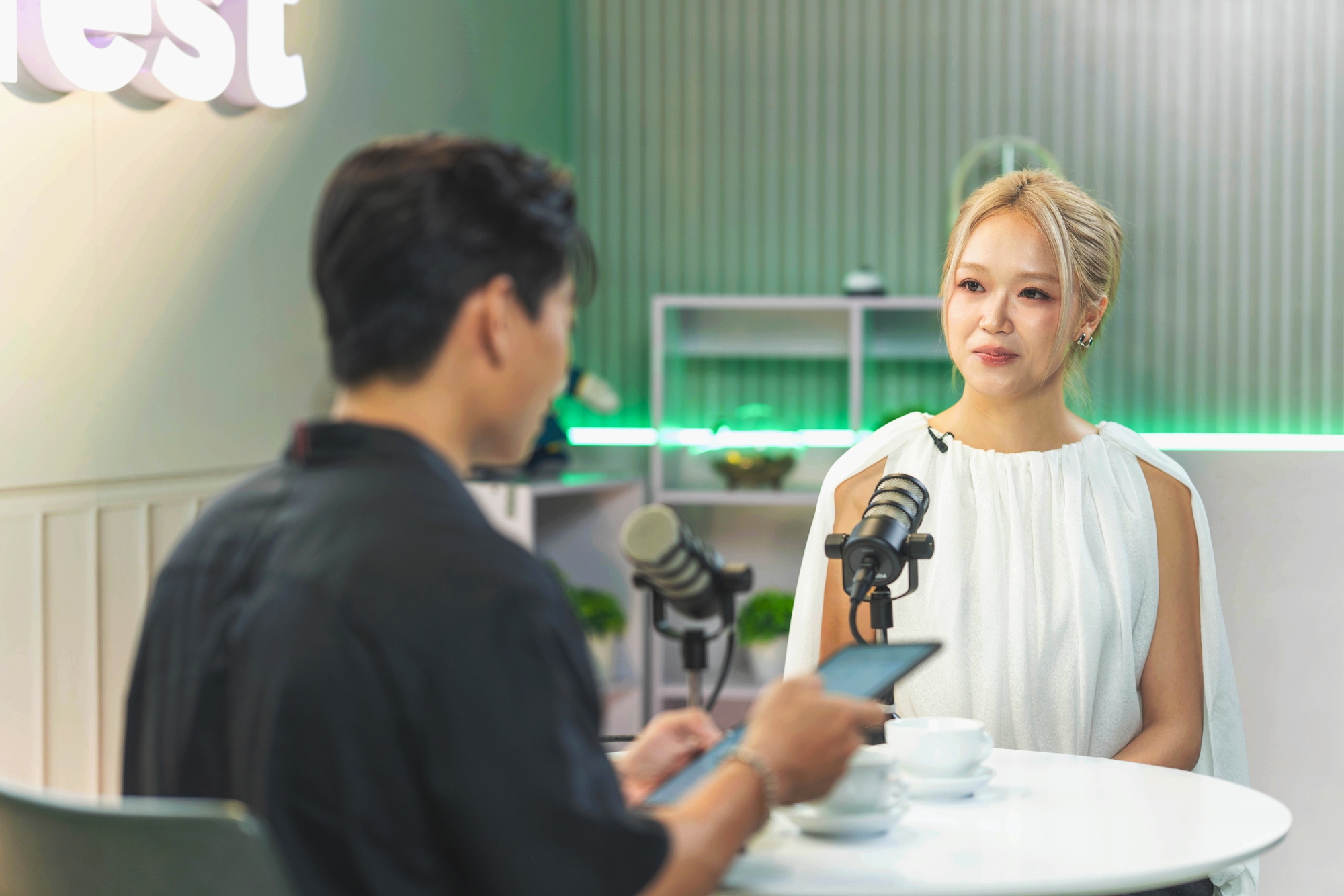 19 tuổi đem tiền vốn mẹ cho đi khởi nghiệp, tròn 10 năm từ mẫu ảnh thành bà chủ: Giờ mới dám thở phào!- Ảnh 2.