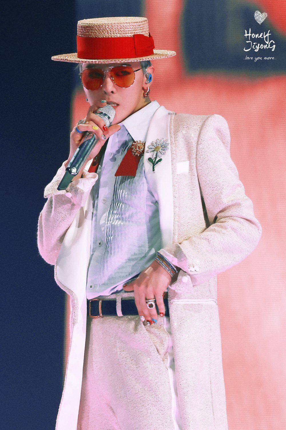 G-Dragon lộ nửa thân dưới một cách hớ hênh, 100 nghìn lượt xem cười cợt- Ảnh 4.