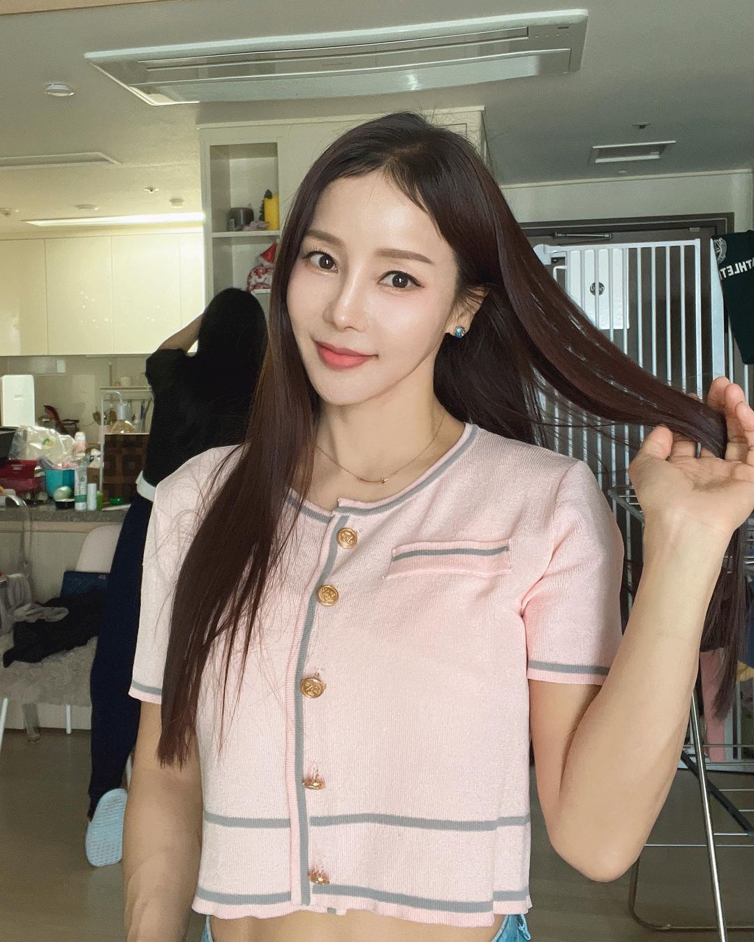 “Bom sex Hàn Quốc” cưới chồng nhỏ hơn cả con giáp, bí quyết gì để U60 nhưng nhìn tươi rói như 20 tuổi?- Ảnh 1.