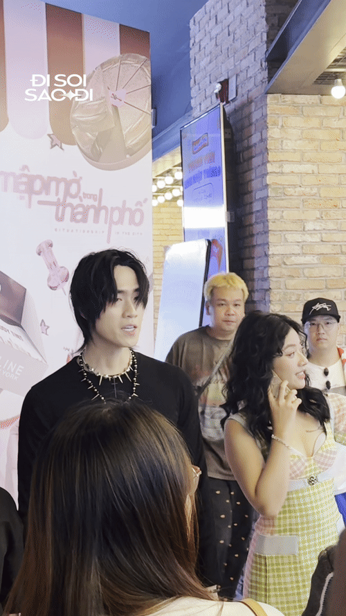 Thảm đỏ hot nhất hôm nay: Diệp Lâm Anh và tình trẻ tránh mặt nhau, 1 cặp diễn viên Vbiz bị tóm "xà nẹo" tình tứ- Ảnh 7.