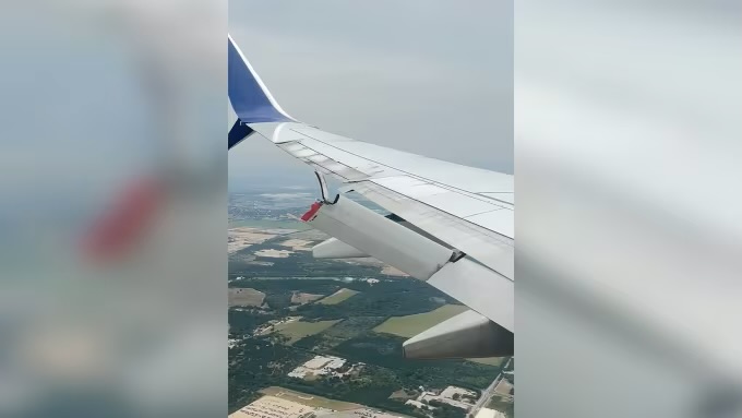 Mỹ: Máy bay Boeing 737 gãy một phần cánh khi đang bay ở độ cao 12.000 m- Ảnh 1.