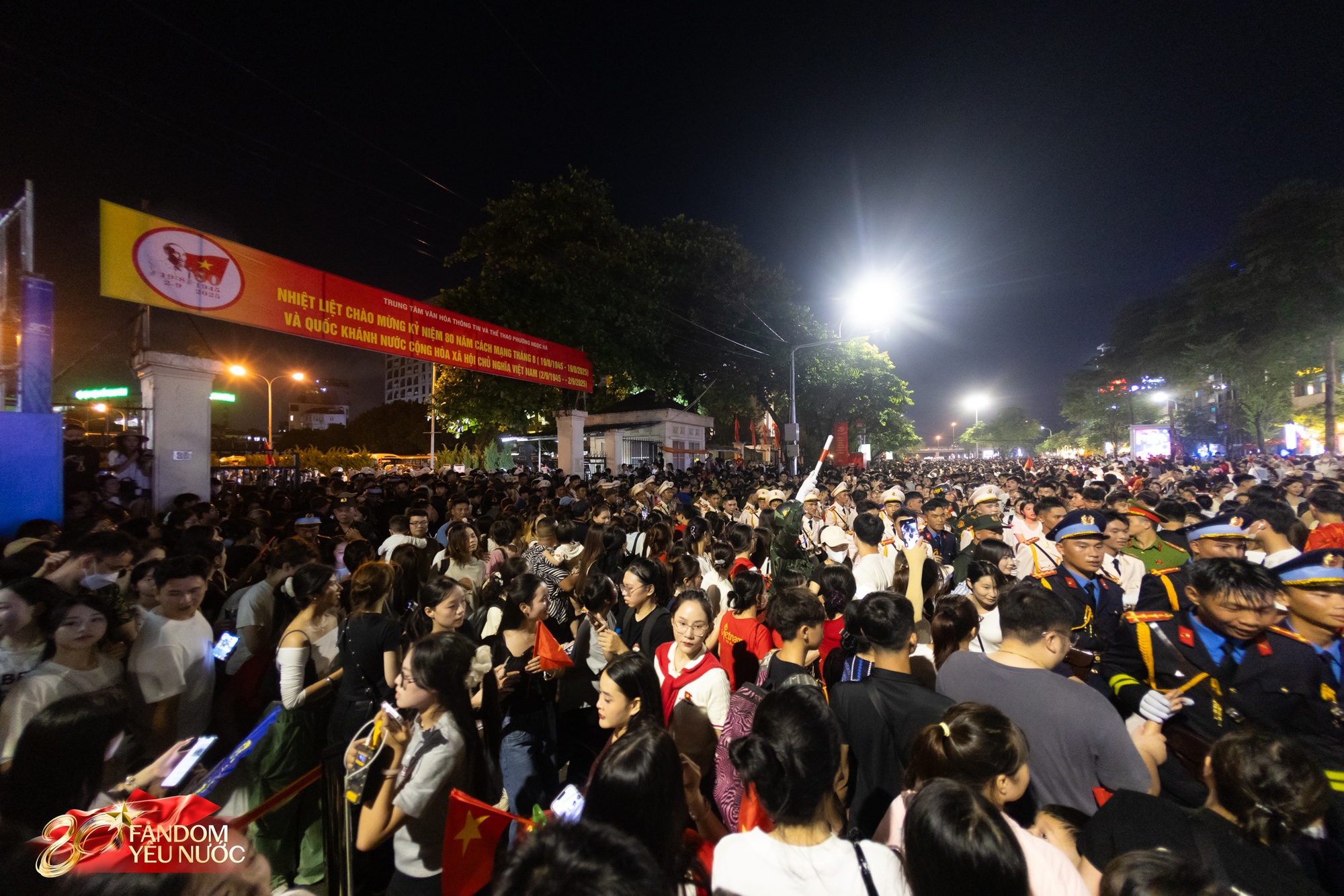 Khui được "sít rịt" cuối ngày đi đu concert Quốc gia: Size gap mà nhiều người ao ước là đây- Ảnh 1.