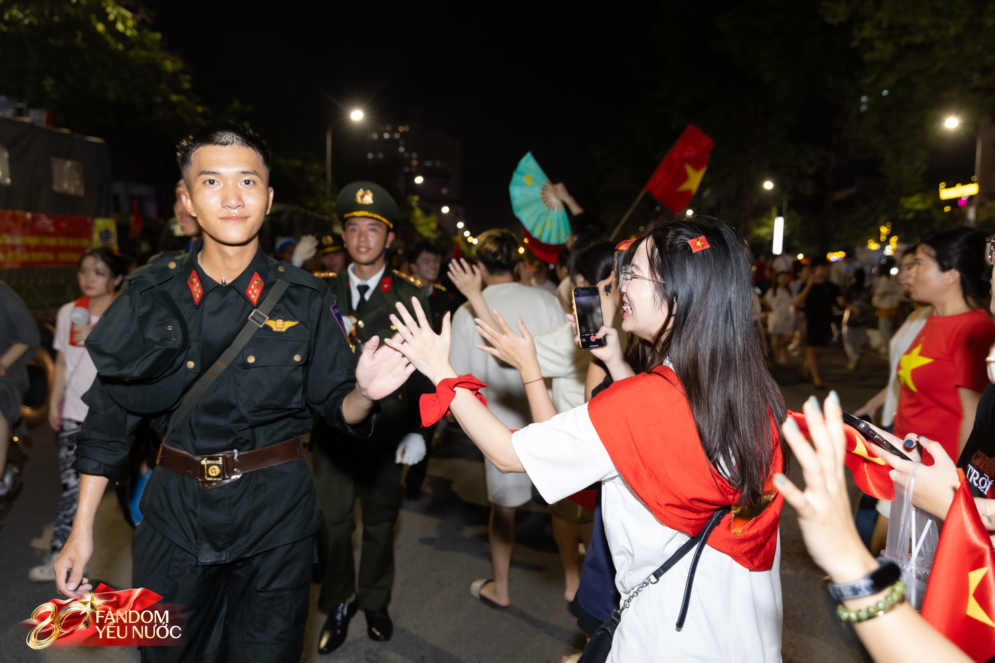Khui được "sít rịt" cuối ngày đi đu concert Quốc gia: Size gap mà nhiều người ao ước là đây- Ảnh 2.