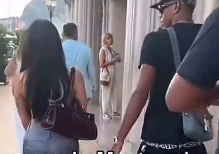 Paparazzi tóm dính Lamine Yamal hẹn hò với nữ ca sĩ nổi tiếng trên phố, Barcelona lo thần đồng hư hỏng- Ảnh 3.