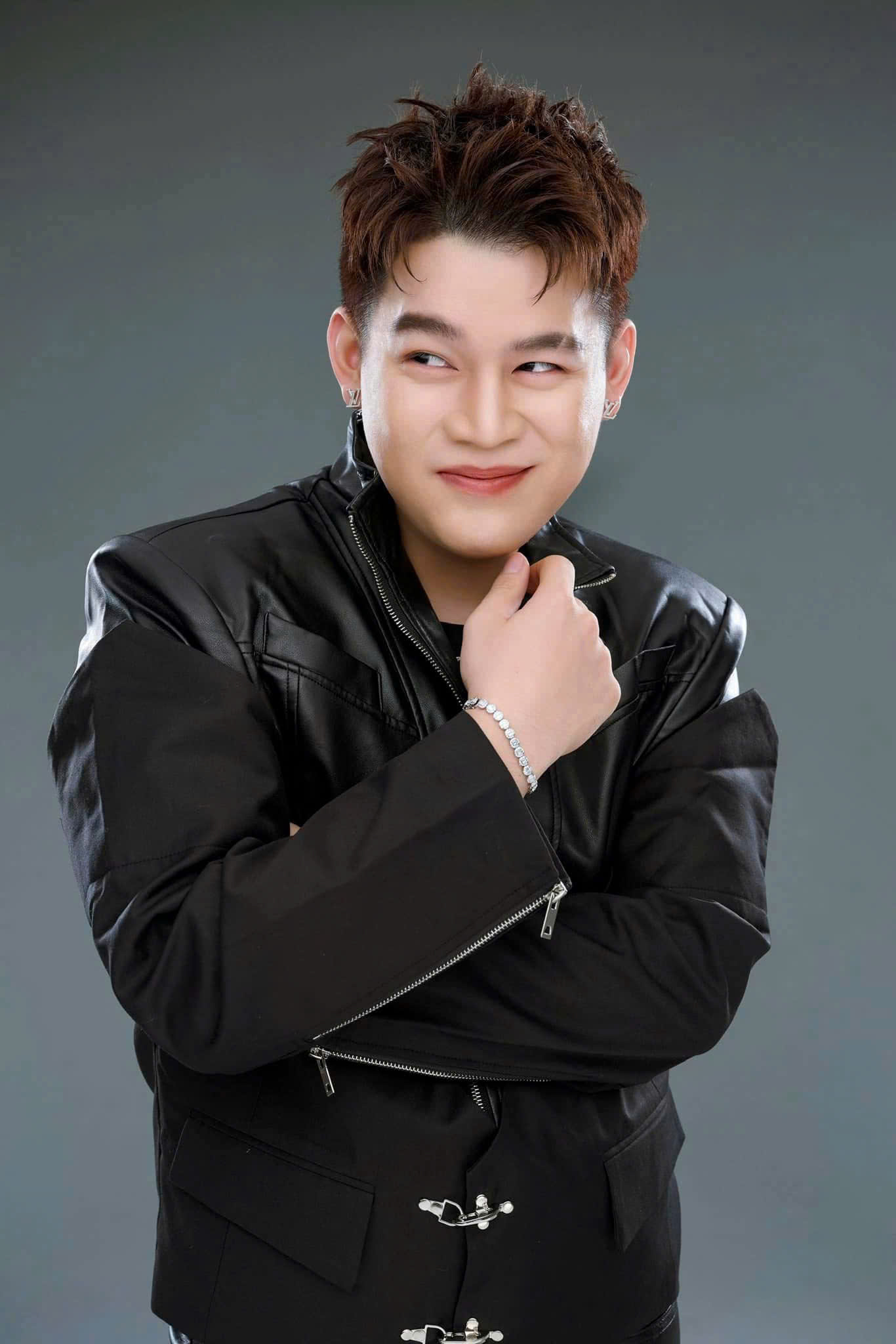 Đếm ngược Livestream Fandom Yêu Nước: Trọn bộ áo, mũ, khăn... rực rỡ tinh thần Việt, ngập tràn deal hot chờ bạn 