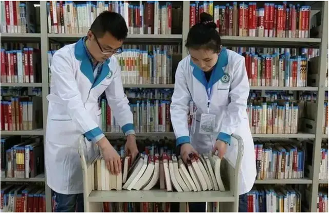 Nam sinh đỗ đại học top đầu nhưng cha mẹ vừa xem giấy báo trúng tuyển liền nói: "Học lại còn hơn thi đậu"- Ảnh 1. Nam sinh đỗ đại học top đầu nhưng cha mẹ vừa xem giấy báo trúng tuyển liền nói: "Học lại còn hơn thi đậu"- Ảnh 1.