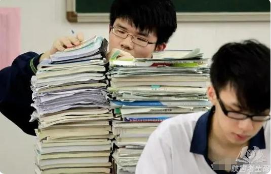 Nam sinh đỗ đại học top đầu nhưng cha mẹ vừa xem giấy báo trúng tuyển liền nói: "Học lại còn hơn thi đậu"- Ảnh 2. Nam sinh đỗ đại học top đầu nhưng cha mẹ vừa xem giấy báo trúng tuyển liền nói: "Học lại còn hơn thi đậu"- Ảnh 2.