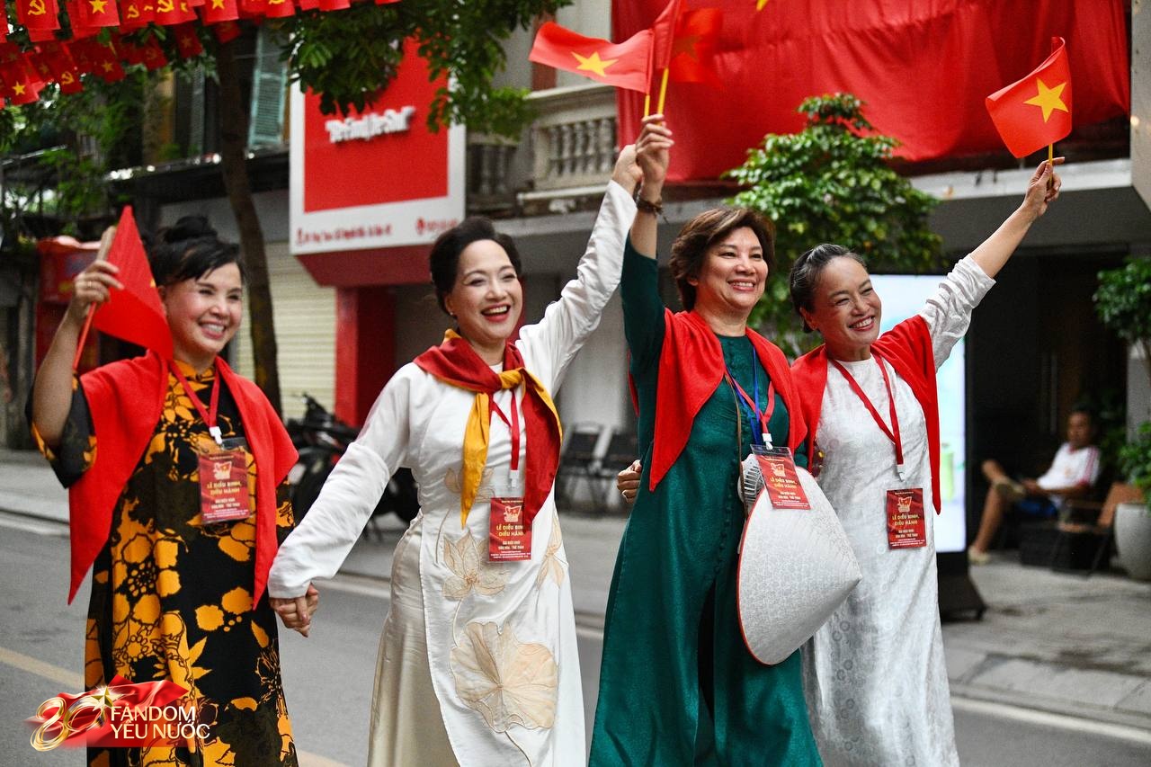 Khối nghệ sĩ lên đồ rạng rỡ ngày hợp luyện, hát Như Có Bác Trong Ngày Đại Thắng tưng bừng như trẩy hội!- Ảnh 2.