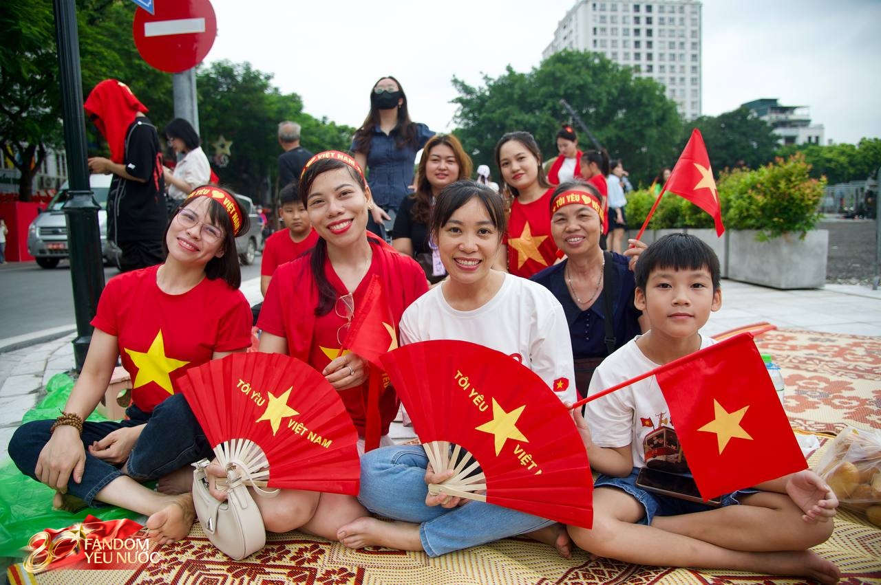 C&aacute;c chiến sĩ vẫy tay tạm biệt người d&acirc;n, kh&eacute;p lại đ&ecirc;m Tổng hợp luyện đầu ti&ecirc;n đ&aacute;ng nhớ- Ảnh 125.