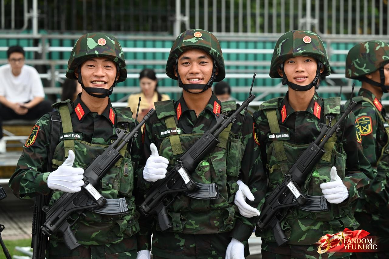 Visual căng đét của dàn chiến sĩ A80: Mướt mồ hôi vẫn toả sáng trước buổi Tổng hợp luyện đầu tiên tại Hà Nội- Ảnh 8.