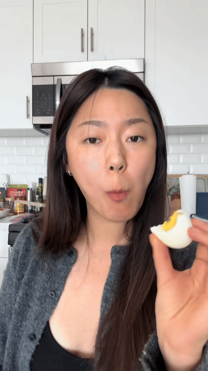 plytryingoutthischallengethatsbeengoingaroundandsupercurioustotryitout-ezgifcom-video-to-gif-converter-2-17556075772511184504238-1755762000299-17557620008531990303749.gif