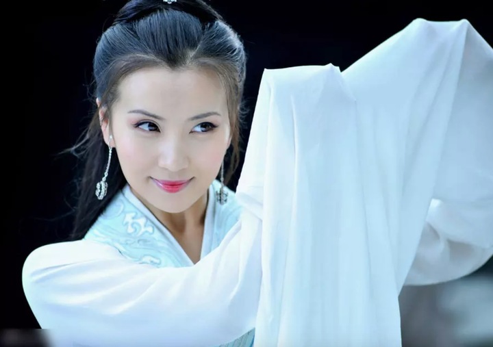 Mỹ nhân đẹp nhất Thiên Long Bát Bộ bỏ showbiz cưới đại gia, giờ làm giảng viên- Ảnh 3.