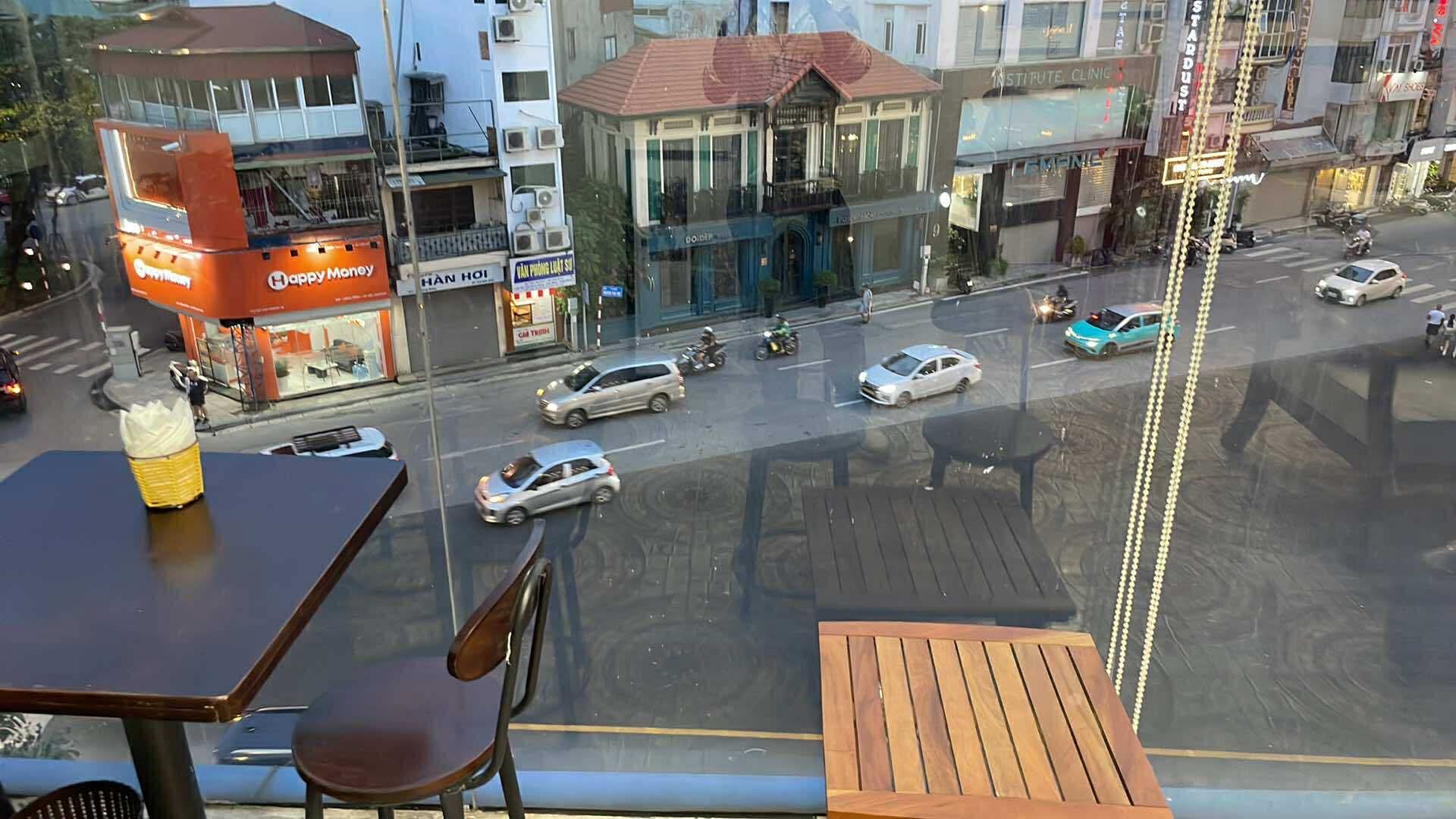 Chủ quán cà phê có view xem diễu binh đẹp nhất Hà Nội: "Chỉ 60 khách may mắn đặt được bàn, kín lịch suốt 2 tháng nay"- Ảnh 4.