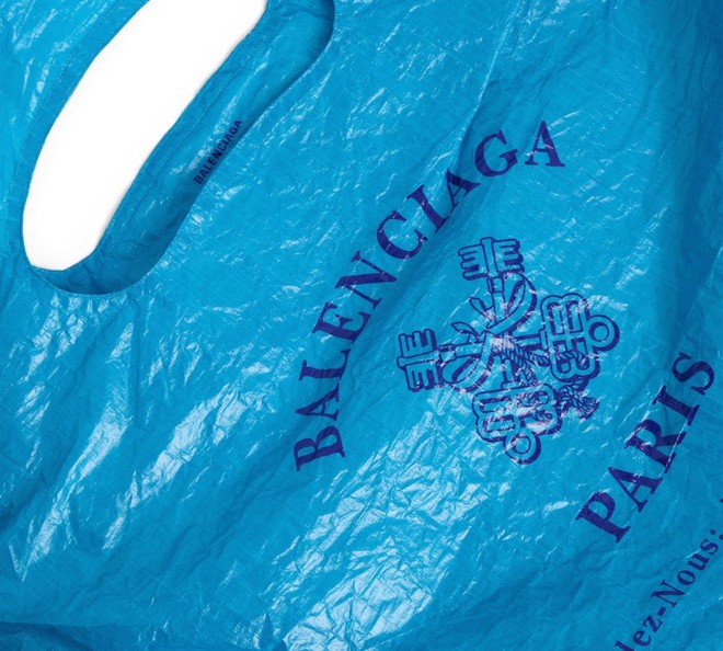 Chiếc túi như “nylon nhàu” giá 25 triệu của Balenciaga khiến mạng xã hội bất mãn- Ảnh 4.