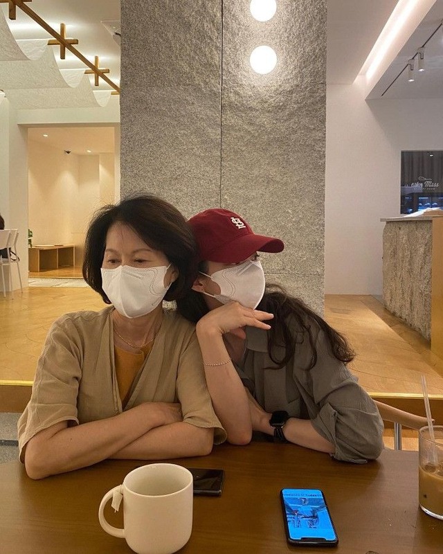Bố mẹ tiết kiệm từng đồng, con chỉ tin AI: Nỗi khổ tâm tiền nong chỉ ai nuôi con đang lớn mới hiểu- Ảnh 1.