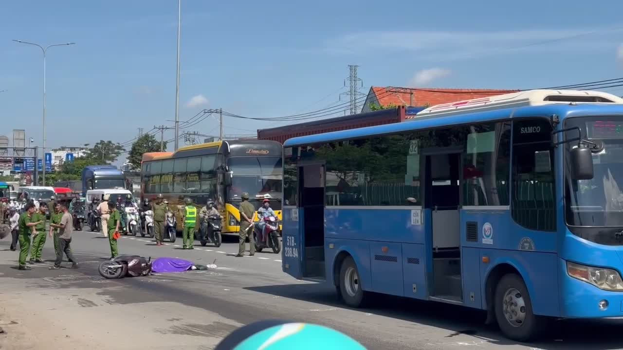 Hiện trường vụ tai nạn xe buýt ở TPHCM tông nữ sinh tử vong- Ảnh 1.