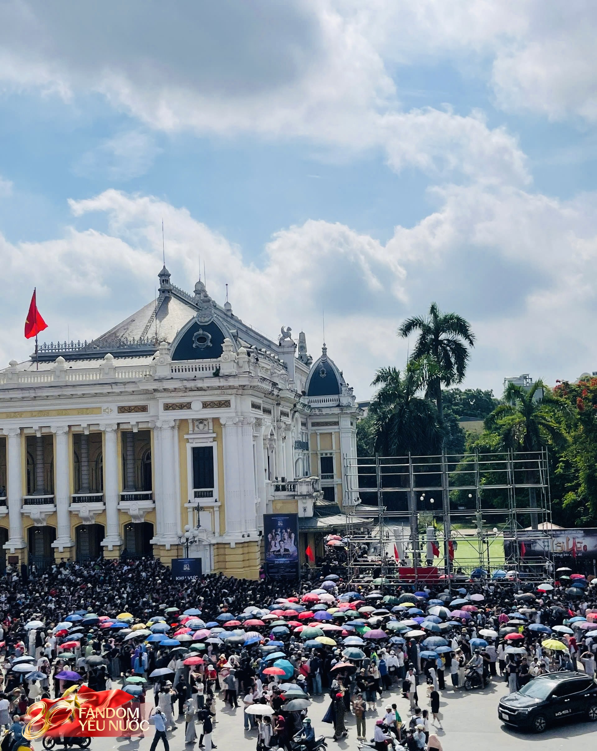Sức nóng concert quốc gia khiến sao quốc tế cũng phải “nhường đường”- Ảnh 7.