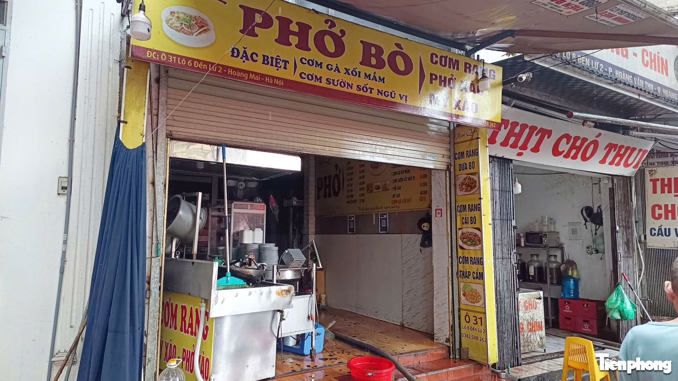 Quán cơm phở ở Hà Nội cháy ngùn ngụt, nhiều người hoảng hốt tháo chạy ra ngoài- Ảnh 5.