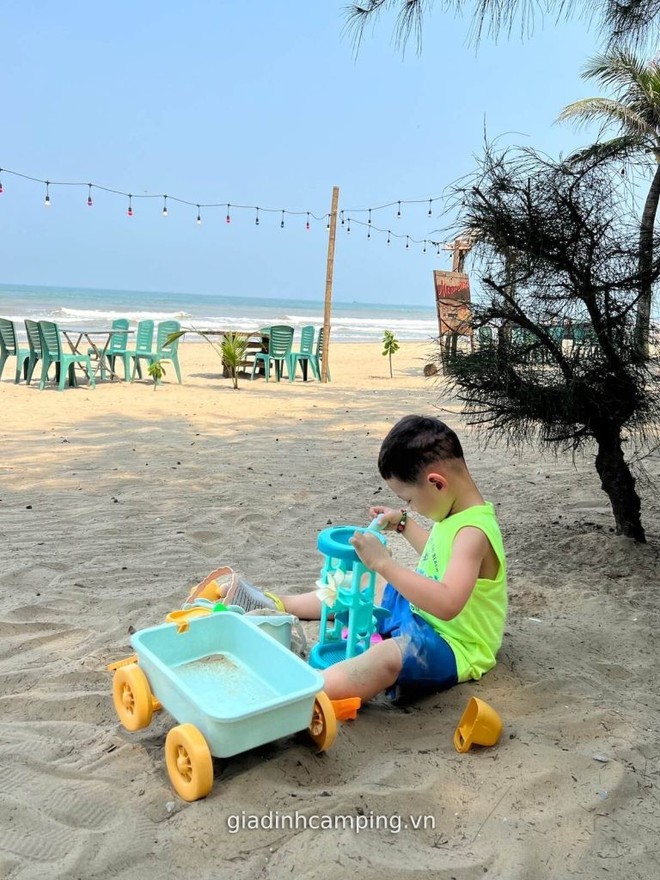 Ngoài Sầm Sơn, Thanh Hóa còn có bãi biển cách đó chỉ 40km, du khách nhận xét: Vắng, sạch hơn nhiều nơi!- Ảnh 5.