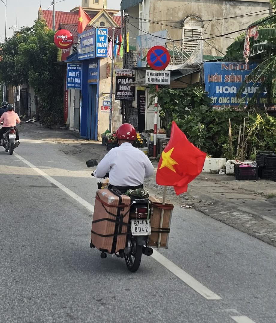 Cựu chiến binh Trần Văn Thanh lại đi xe máy từ Nghệ An ra Hà Nội mừng 2/9: Cập nhật hình ảnh mới nhất tại Thủ đô- Ảnh 4.