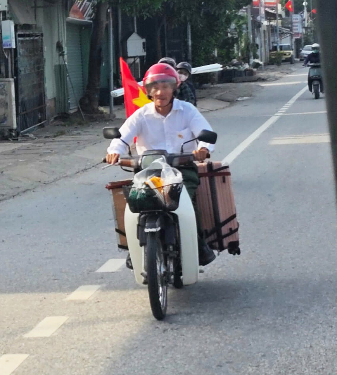 Cựu chiến binh Trần Văn Thanh lại đi xe máy từ Nghệ An ra Hà Nội mừng 2/9: Cập nhật hình ảnh mới nhất tại Thủ đô- Ảnh 3.