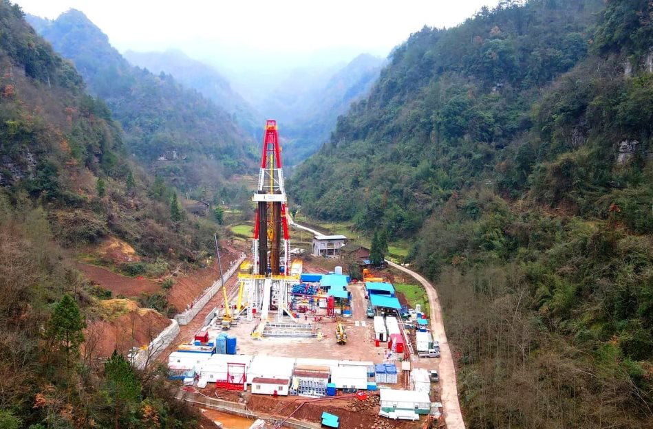 Khoan thủng 3,3 km đất đá, hơn 200 tỷ mét khối khí phun lên ngùn ngụt, Trung Quốc trúng đậm ‘kho báu’ trải rộng xuyên tỉnh, củng cố an ninh năng lượng- Ảnh 1. Khoan thủng 3,3 km đất đá, hơn 200 tỷ mét khối khí phun lên ngùn ngụt, Trung Quốc trúng đậm ‘kho báu’ trải rộng xuyên tỉnh, củng cố an ninh năng lượng- Ảnh 1.