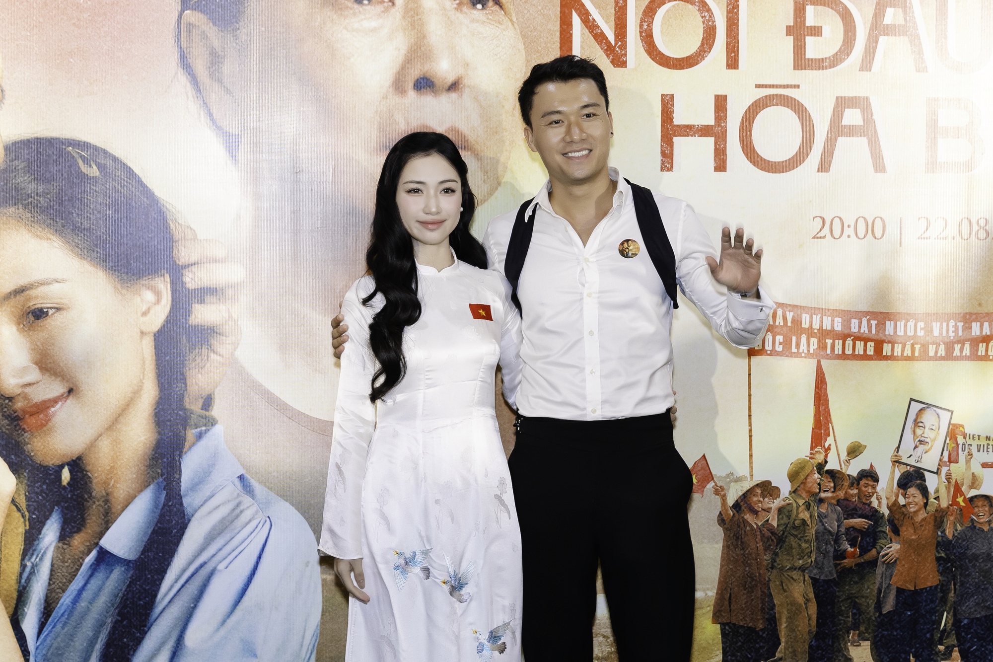 Chi Pu, Tiểu Vy, MONO... chia sẻ mất mát với Hòa Minzy giữa sự kiện, nữ ca sĩ bật khóc trong vòng tay gia đình Hoa Dâm Bụt- Ảnh 31. Chi Pu, Tiểu Vy, MONO... chia sẻ mất mát với Hòa Minzy giữa sự kiện, nữ ca sĩ bật khóc trong vòng tay gia đình Hoa Dâm Bụt- Ảnh 31.