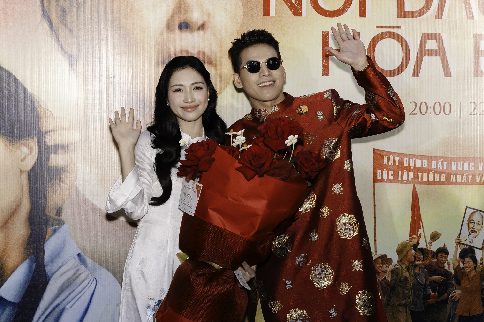 Chi Pu, Tiểu Vy, MONO... chia sẻ mất mát với Hòa Minzy giữa sự kiện, nữ ca sĩ bật khóc trong vòng tay gia đình Hoa Dâm Bụt- Ảnh 16. Chi Pu, Tiểu Vy, MONO... chia sẻ mất mát với Hòa Minzy giữa sự kiện, nữ ca sĩ bật khóc trong vòng tay gia đình Hoa Dâm Bụt- Ảnh 16.