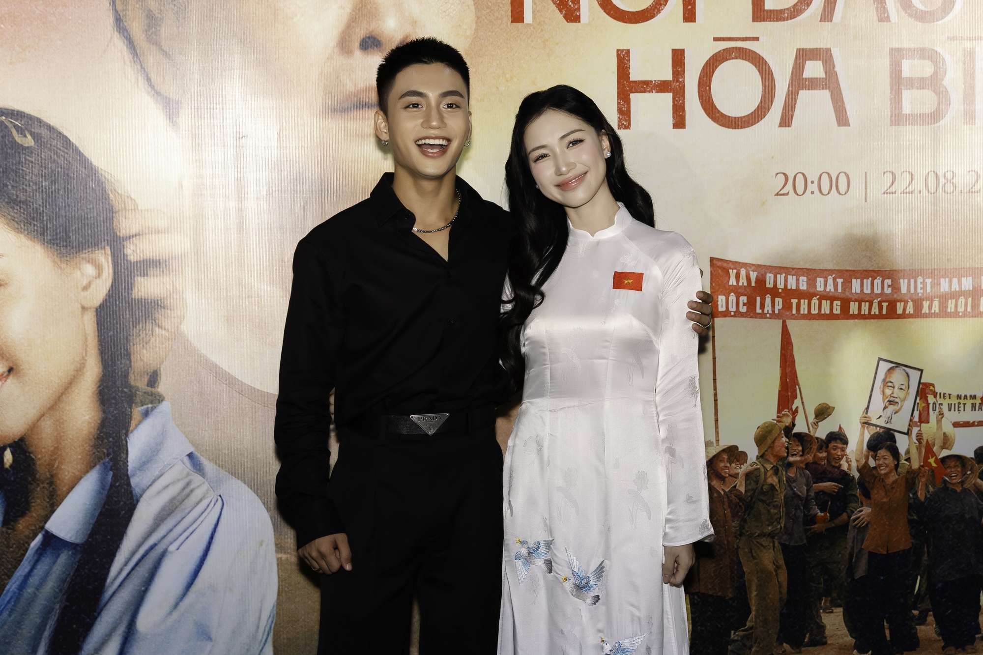 Chi Pu, Tiểu Vy, MONO... chia sẻ mất mát với Hòa Minzy giữa sự kiện, nữ ca sĩ bật khóc trong vòng tay gia đình Hoa Dâm Bụt- Ảnh 13. Chi Pu, Tiểu Vy, MONO... chia sẻ mất mát với Hòa Minzy giữa sự kiện, nữ ca sĩ bật khóc trong vòng tay gia đình Hoa Dâm Bụt- Ảnh 13.