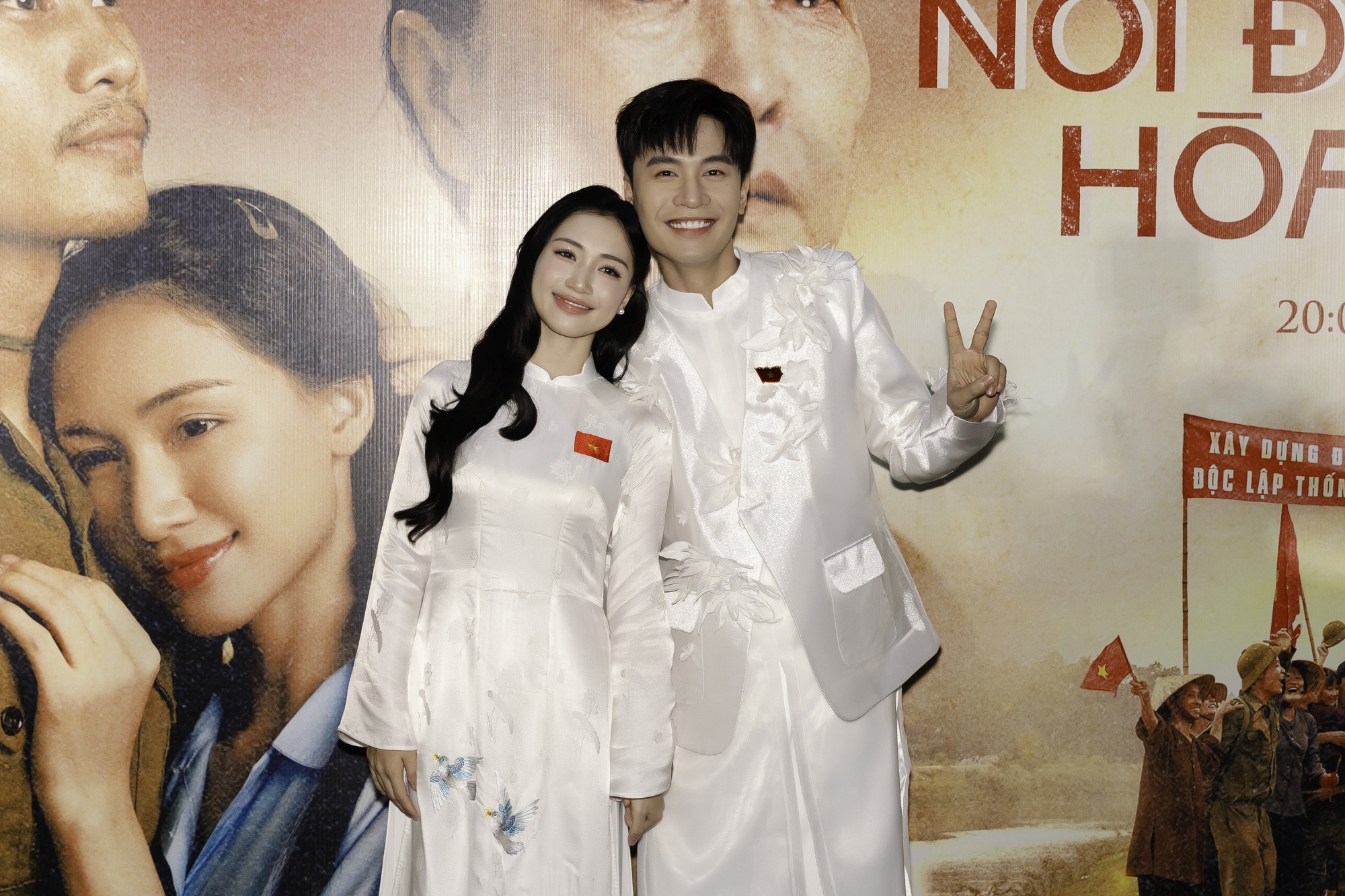 Chi Pu, Tiểu Vy, MONO... chia sẻ mất mát với Hòa Minzy giữa sự kiện, nữ ca sĩ bật khóc trong vòng tay gia đình Hoa Dâm Bụt- Ảnh 28. Chi Pu, Tiểu Vy, MONO... chia sẻ mất mát với Hòa Minzy giữa sự kiện, nữ ca sĩ bật khóc trong vòng tay gia đình Hoa Dâm Bụt- Ảnh 28.