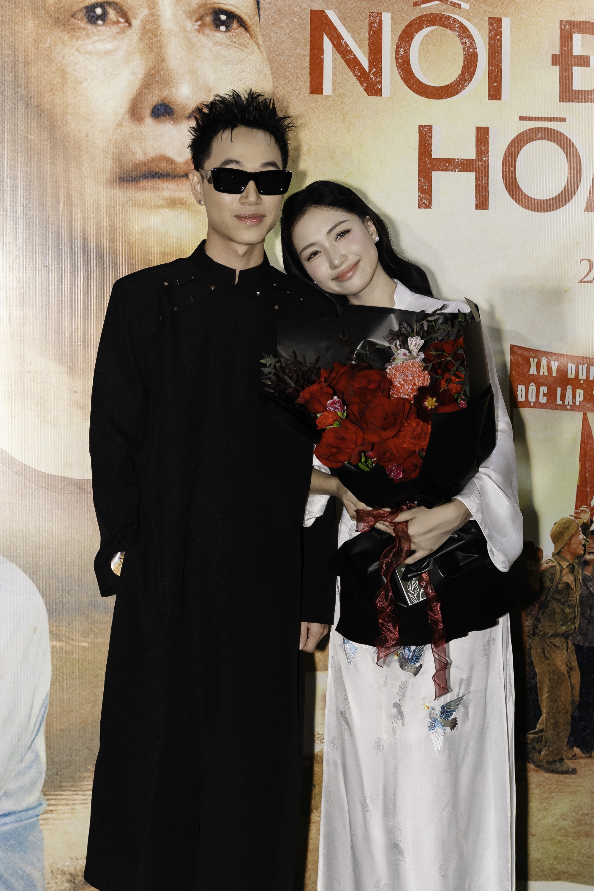 Chi Pu, Tiểu Vy, MONO... chia sẻ mất mát với Hòa Minzy giữa sự kiện, nữ ca sĩ bật khóc trong vòng tay gia đình Hoa Dâm Bụt- Ảnh 19. Chi Pu, Tiểu Vy, MONO... chia sẻ mất mát với Hòa Minzy giữa sự kiện, nữ ca sĩ bật khóc trong vòng tay gia đình Hoa Dâm Bụt- Ảnh 19.