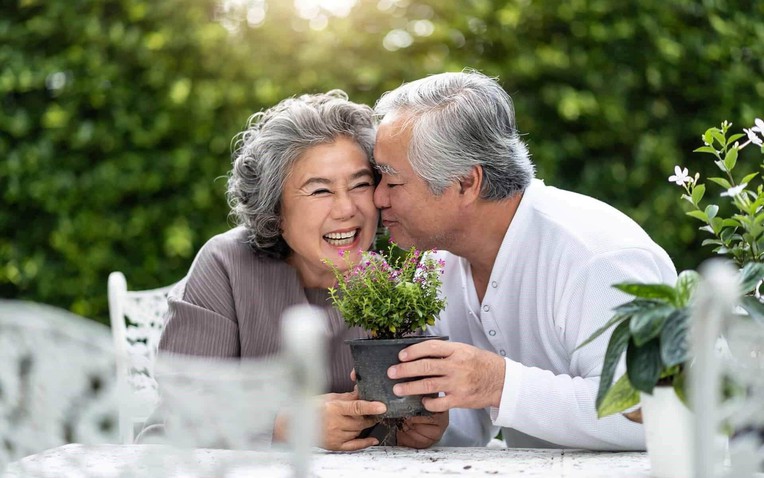 Vì sao phải có tiền thì tuổi già mới "an toàn": 3 điều khắc cốt ghi tâm bạn nên nghe một lần- Ảnh 1.