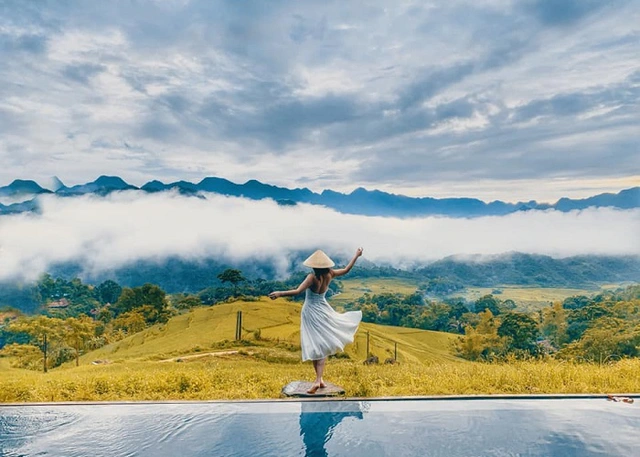 Không phải Sa Pa hay Mù Cang Chải, khung ảnh ruộng bậc thang đẹp như tranh này đang cực hot: Cung đường chữ S rực rỡ cờ đỏ sao vàng, thỏa mãn cả khách đi chill lẫn trekking khám phá- Ảnh 2.