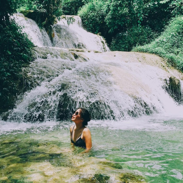 Không phải Sa Pa hay Mù Cang Chải, khung ảnh ruộng bậc thang đẹp như tranh này đang cực hot: Cung đường chữ S rực rỡ cờ đỏ sao vàng, thỏa mãn cả khách đi chill lẫn trekking khám phá- Ảnh 7.