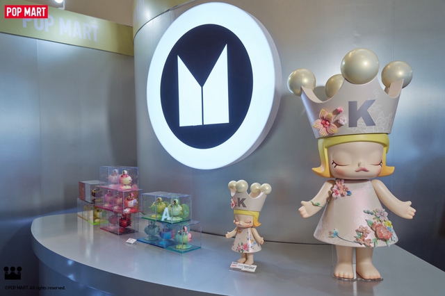 Sự kiện triển lãm “MEGA SPACE MOLLY: Hello, Moon” – Lạc trôi vào vũ trụ kỳ ảo giữa lòng Hà Nội!- Ảnh 4.