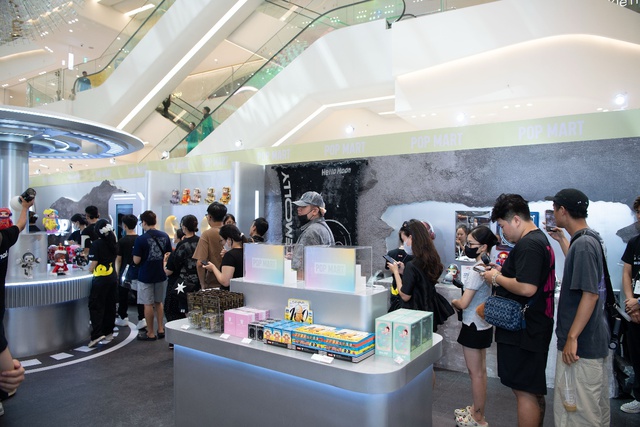 Sự kiện triển lãm “MEGA SPACE MOLLY: Hello, Moon” – Lạc trôi vào vũ trụ kỳ ảo giữa lòng Hà Nội!- Ảnh 5.