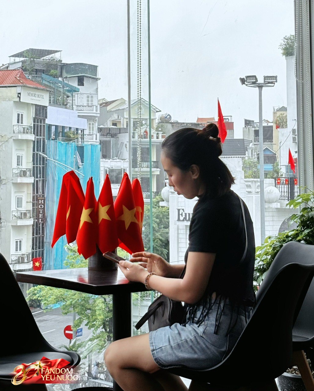 Chủ quán cà phê có view xem diễu binh đẹp nhất Hà Nội: "Chỉ 60 khách may mắn đặt được bàn, kín lịch suốt 2 tháng nay"- Ảnh 2.