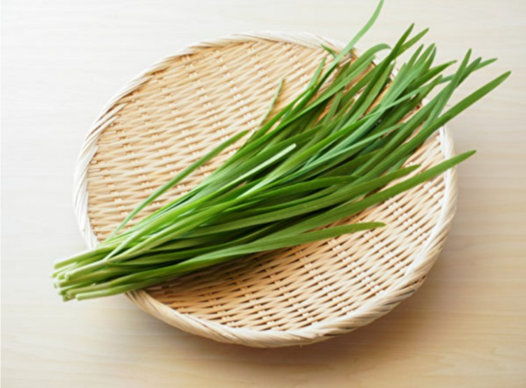 Lá hẹ - Loại rau nhỏ mà có võ, hỗ trợ phòng chống ung thư, tốt cho sức khỏe- Ảnh 1.
