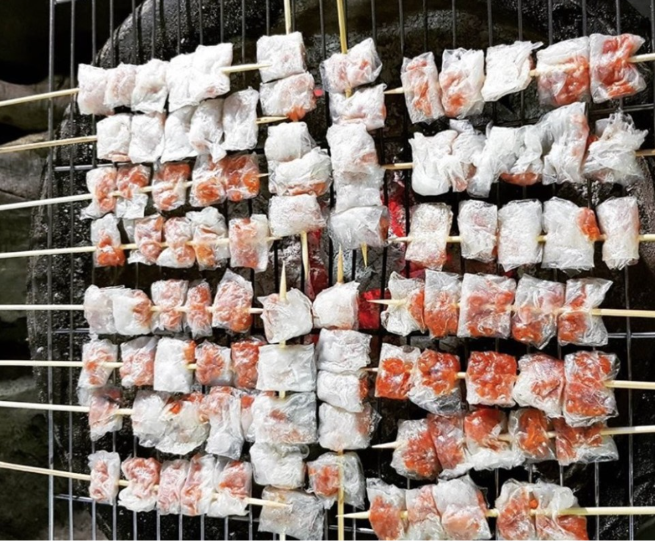 Đặc sản Việt Nam mang tên "xỏ lòi" khiến nhiều người khó hiểu, nhưng ăn rồi là mê luôn- Ảnh 3.