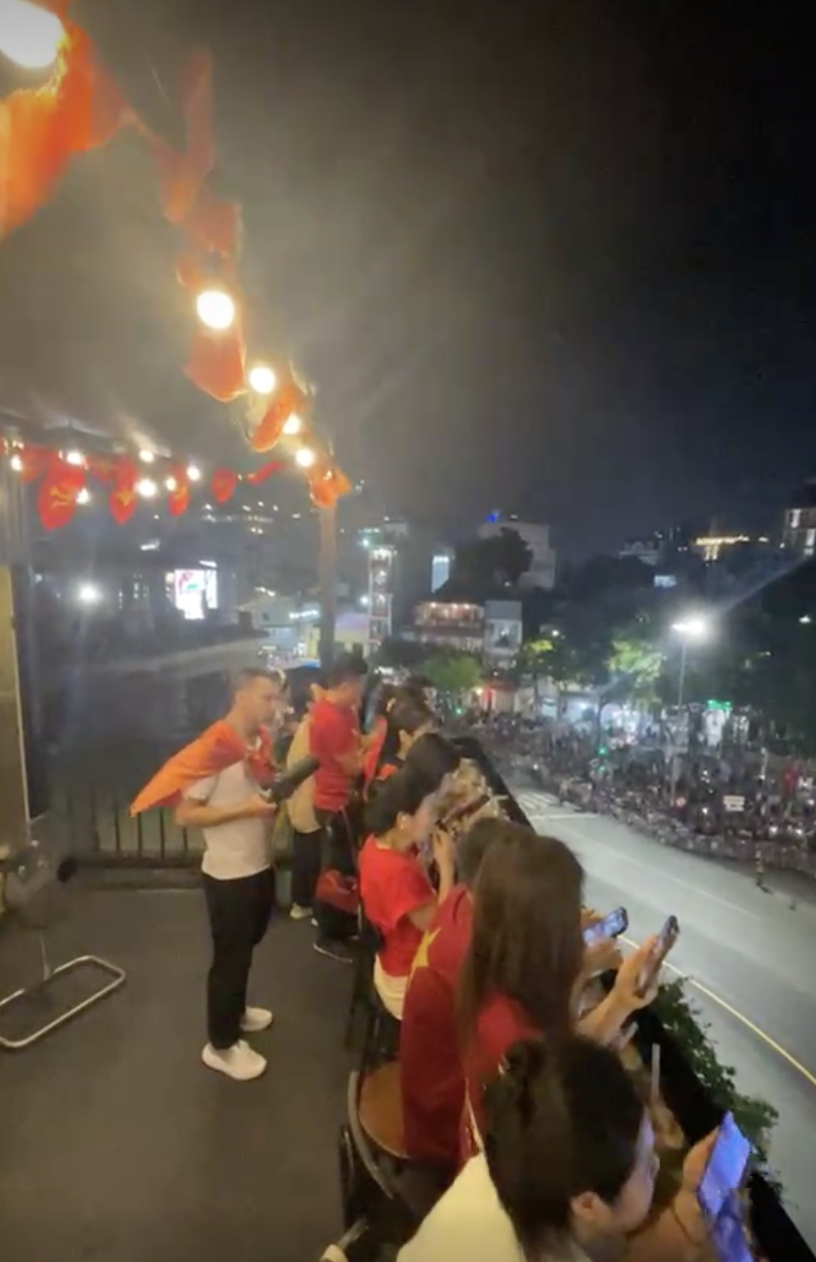 Chủ quán cà phê có view xem diễu binh đẹp nhất Hà Nội: "Chỉ 60 khách may mắn đặt được bàn, kín lịch suốt 2 tháng nay"- Ảnh 5.